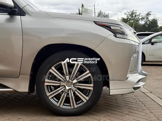Lexus LX 570 AWD 2017 Ivory