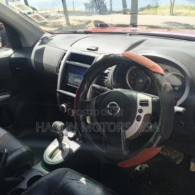 Nissan X-Trail 2010 Red
