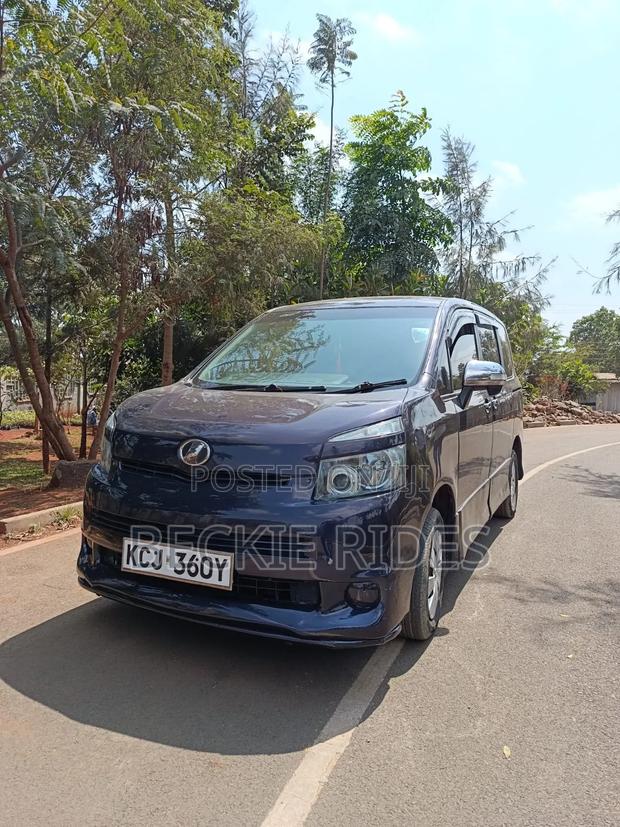 Toyota Voxy 2009 Blue