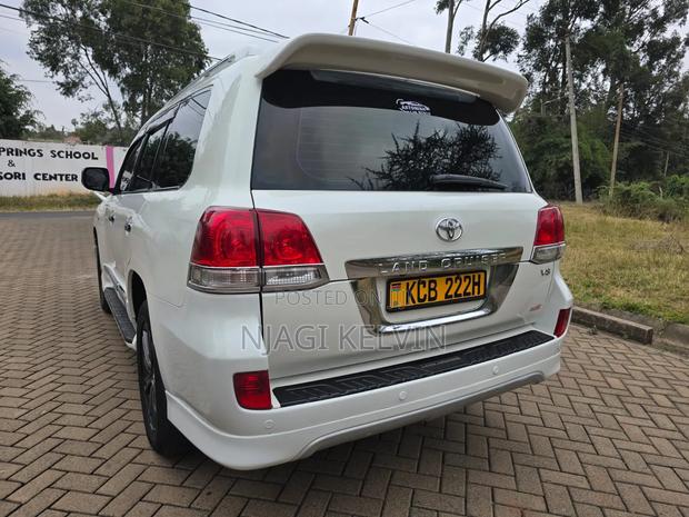 Toyota Land Cruiser 2008 White