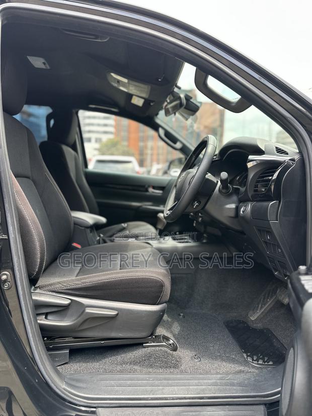 Toyota Hilux 2.4 Diesel 2020 Black