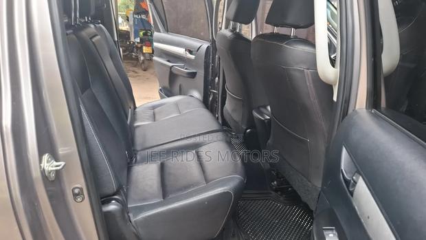 Toyota Hilux 2017 Gray
