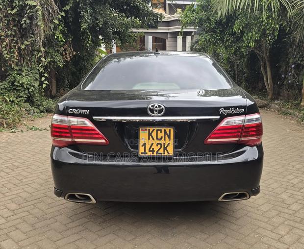 Toyota Crown 2010 Black