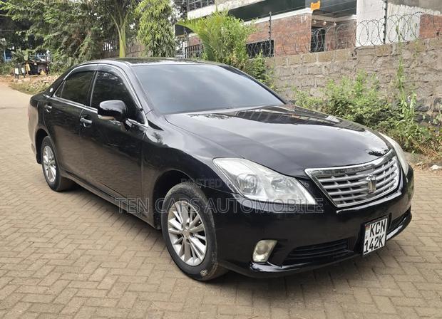 Toyota Crown 2010 Black