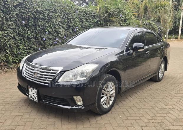 Toyota Crown 2010 Black