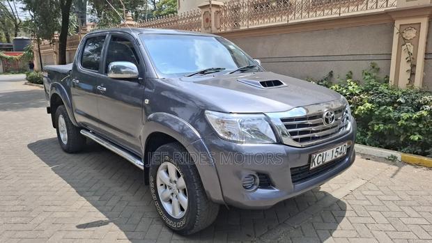 Toyota Hilux 2012 Gray
