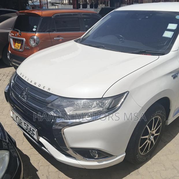 Mitsubishi Outlander 2017 White