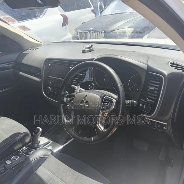 Mitsubishi Outlander 2017 White
