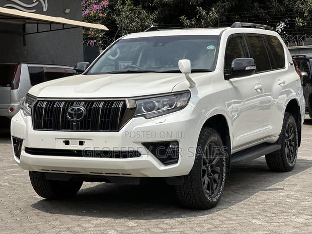 Toyota Land Cruiser Prado 2.8 2022 White