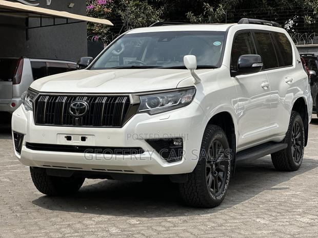 Toyota Land Cruiser Prado 2.8 2022 White