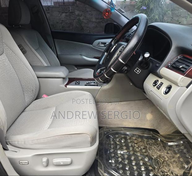 Toyota Crown 2010 Black