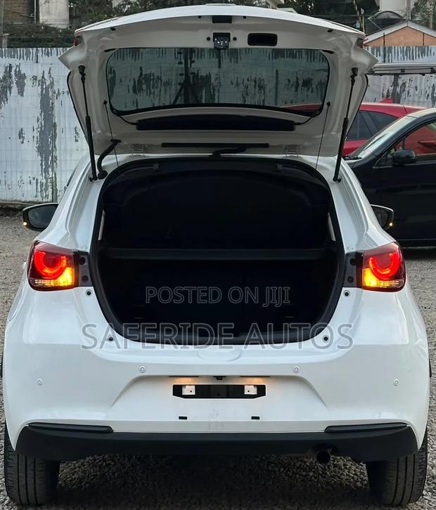 Mazda 2 2020 White