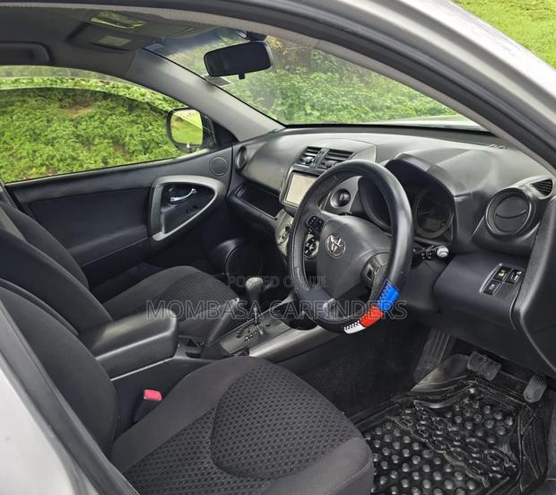 Toyota Vanguard 2013 Silver