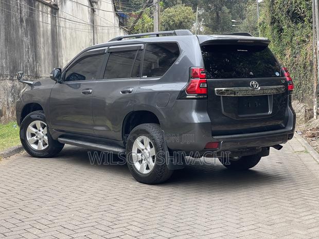 Toyota Land Cruiser Prado 2014 Gray