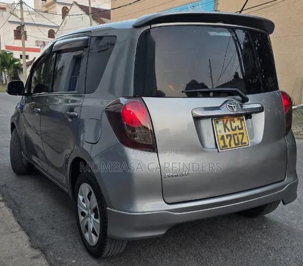 Toyota Ractis 2010 Gray