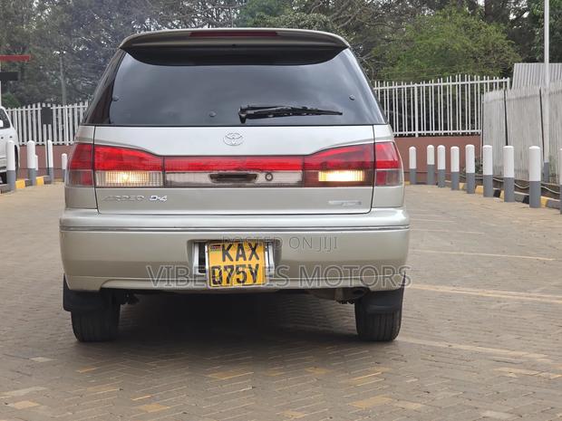 Toyota Vista 2000 Silver