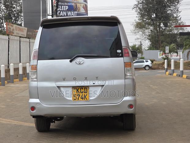 Toyota Voxy 2006 Silver