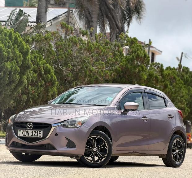 Mazda Demio 2016 Gold