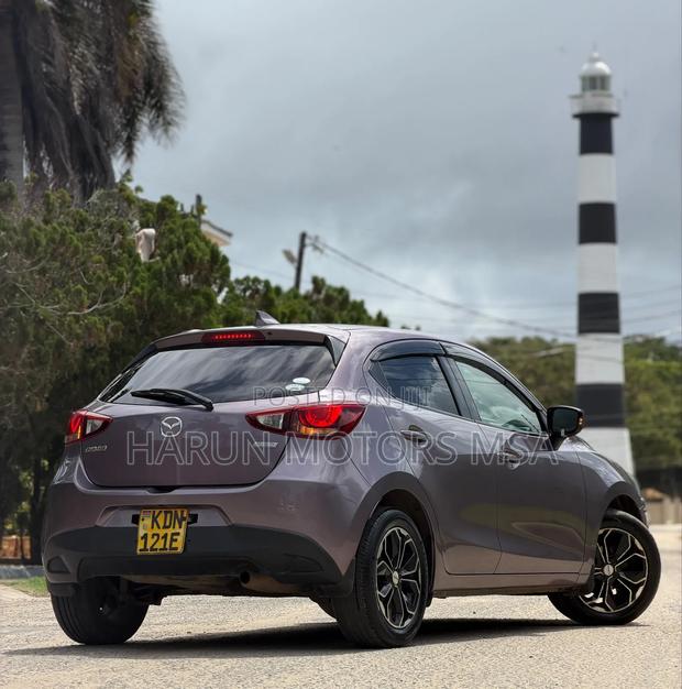 Mazda Demio 2016 Gold
