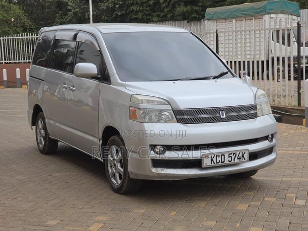 Toyota Noah 2006 Silver
