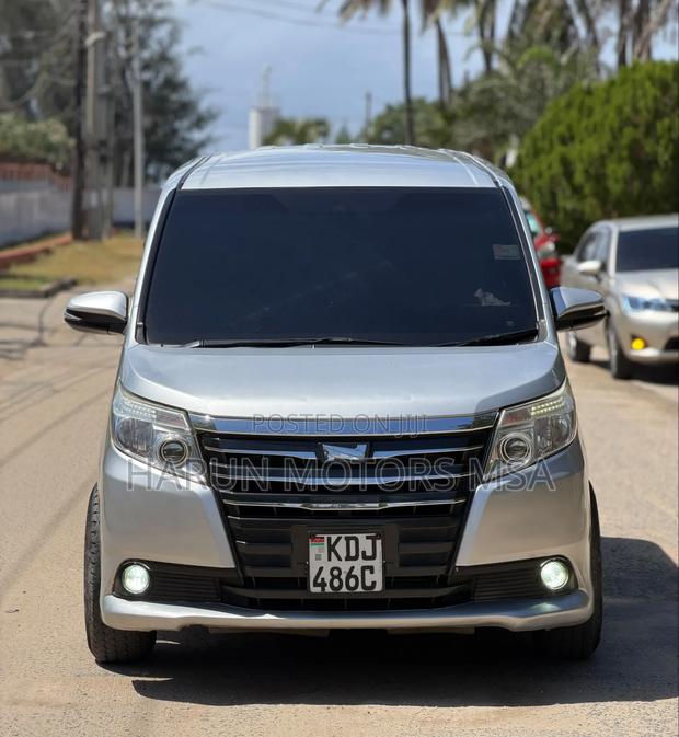 Toyota Noah 2015 White