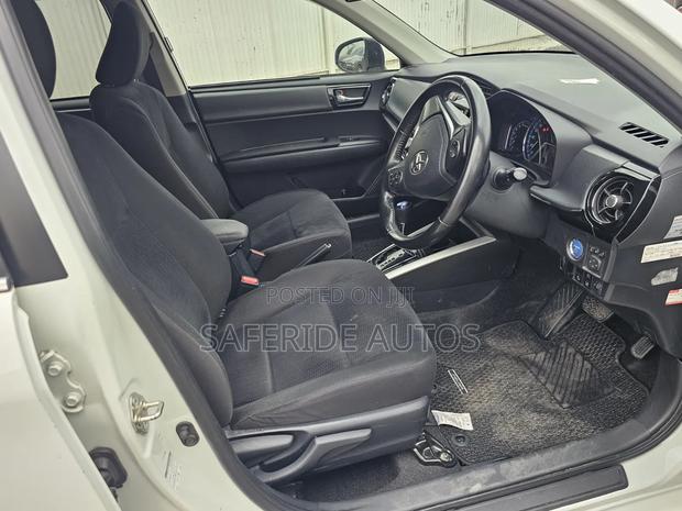 Toyota Corolla Fielder 2019 Pearl