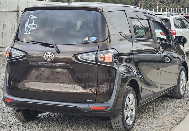 Toyota Sienta 2019 Brown