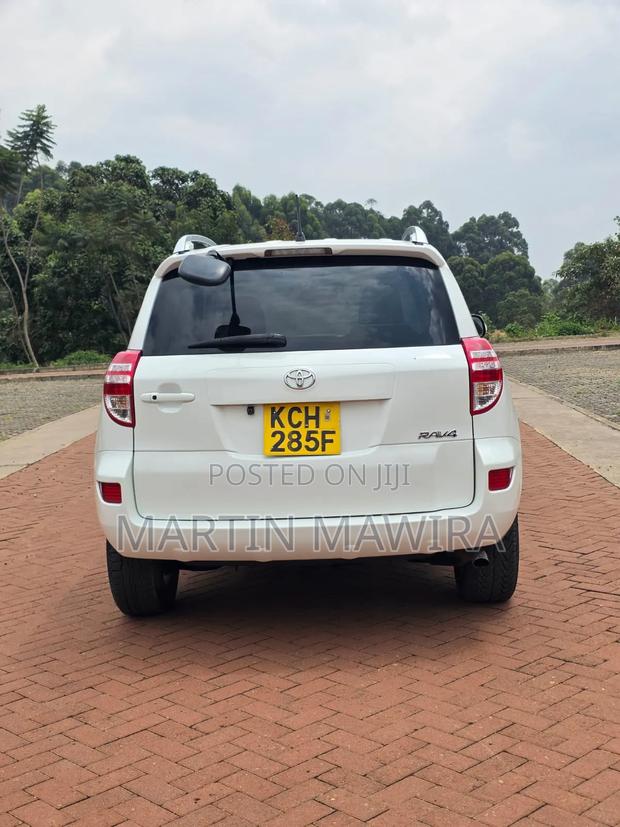 Toyota RAV4 2011