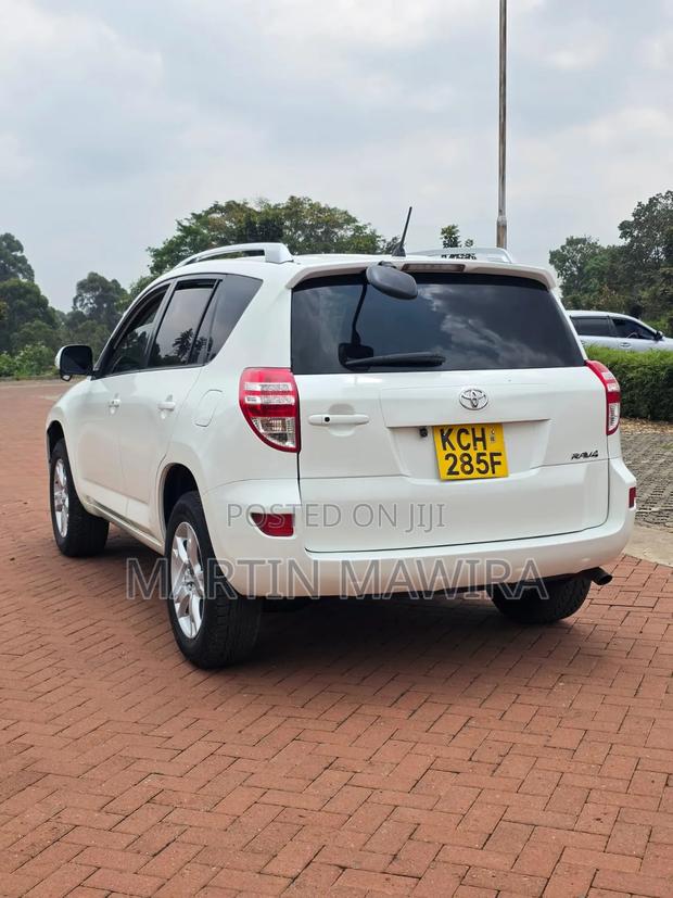 Toyota RAV4 2011