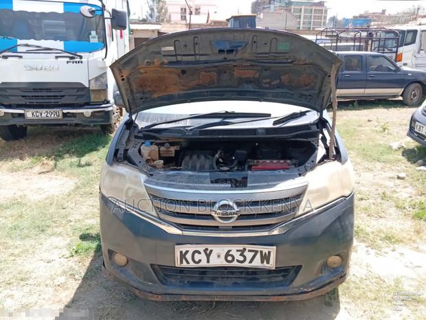 Nissan Serena 2012 Blue