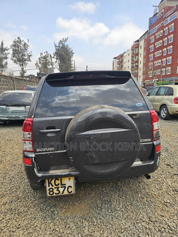 Suzuki Escudo 2011 Gray