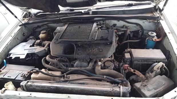 Toyota Land Cruiser Prado 2007 White