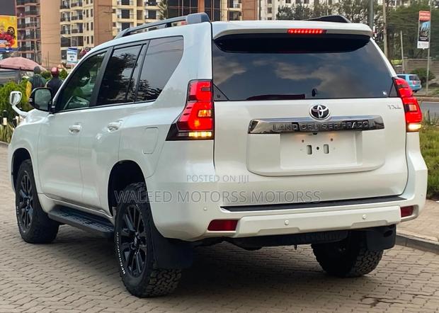 Toyota Land Cruiser Prado 2021 White