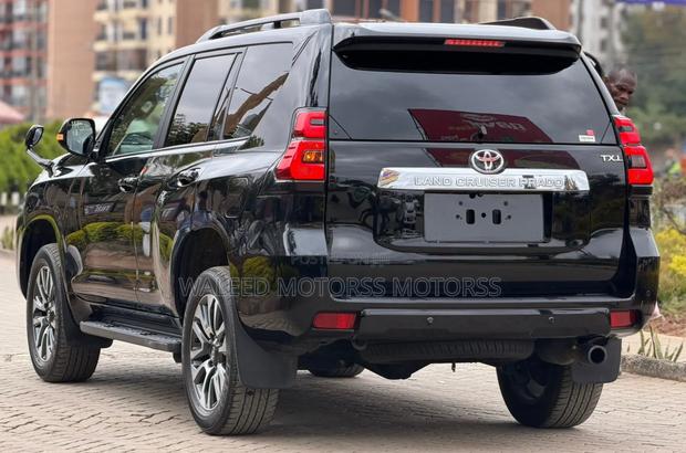Toyota Land Cruiser Prado 2022 Black