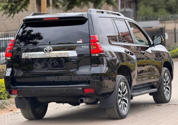 Toyota Land Cruiser Prado 2022 Black