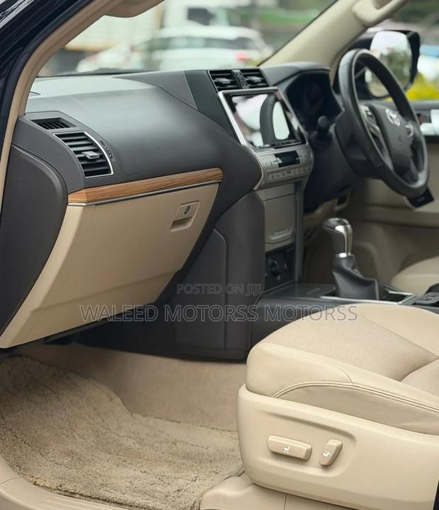 Toyota Land Cruiser Prado 2022 Black