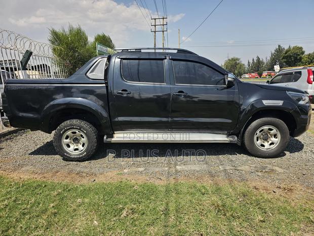 Toyota Hilux 2014 Black