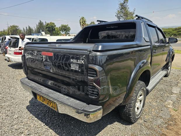 Toyota Hilux 2014 Black
