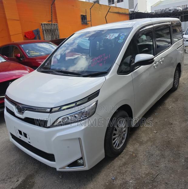 Toyota Voxy ZS 2WD 8-Seater 2019 White