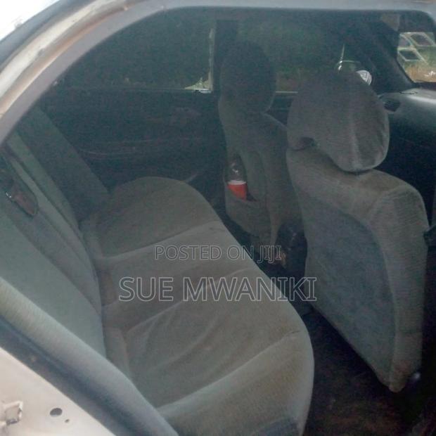 Toyota Corolla 2000 White