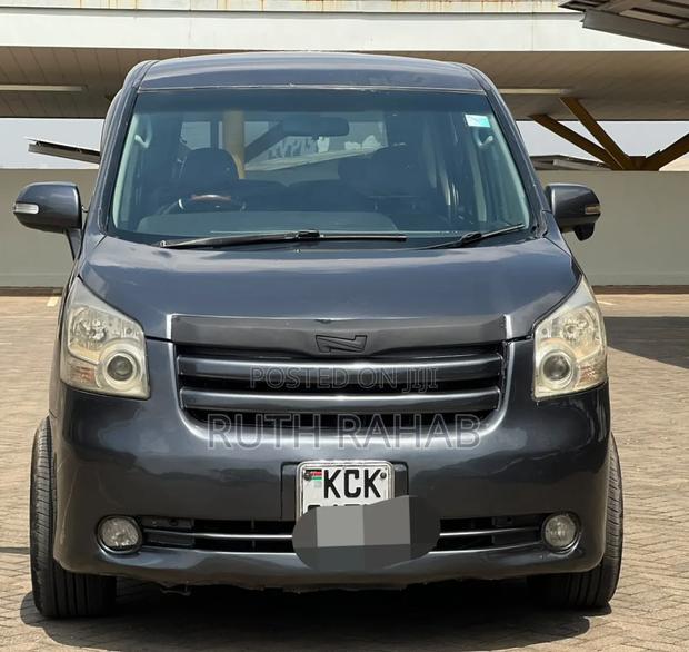 Toyota Noah 2011 Gray