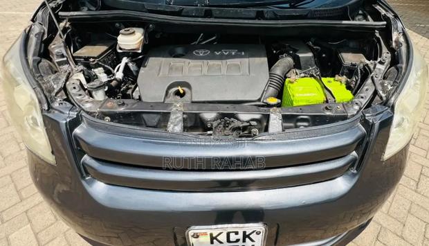 Toyota Noah 2011 Gray