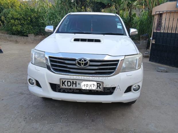Toyota Hilux 2015 Off white