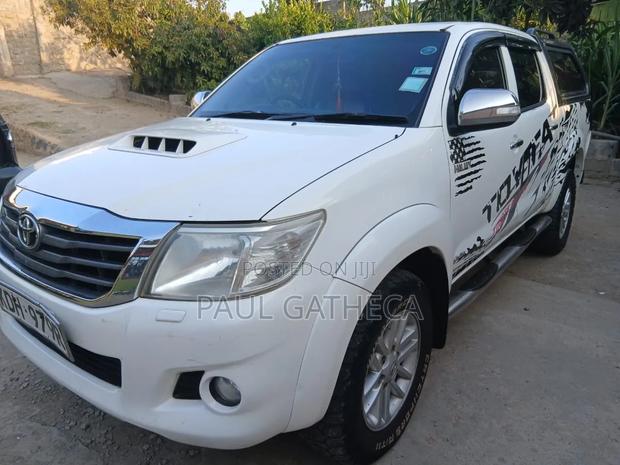 Toyota Hilux 2015 Off white