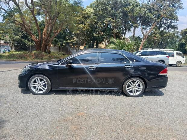 Toyota Crown 2011 Black