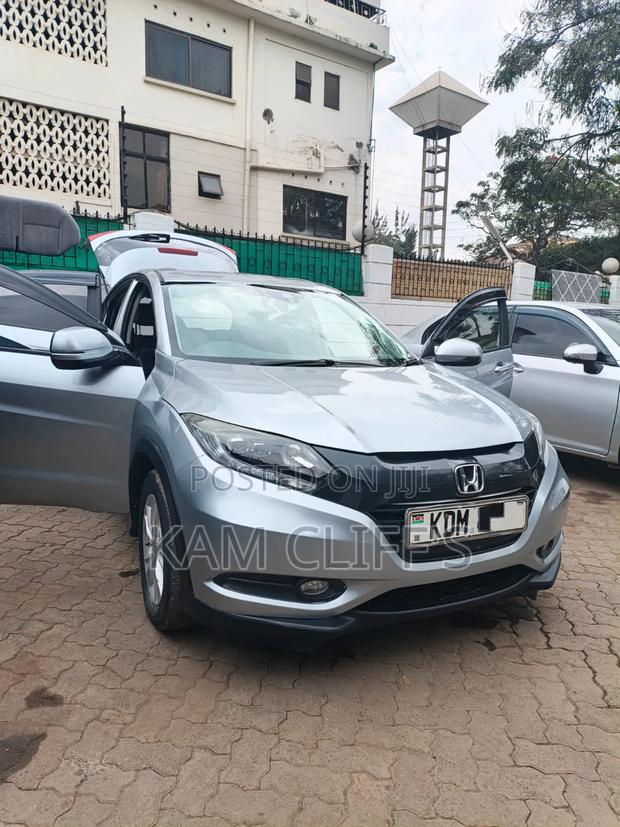 Honda Vezel 2017 Silver