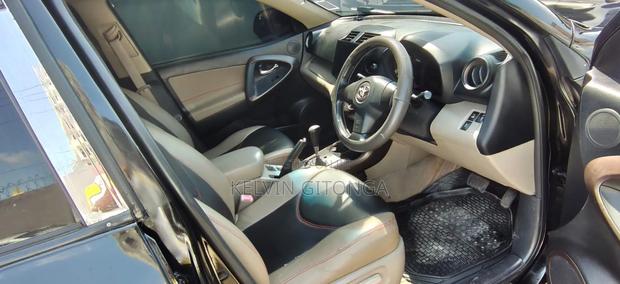 Toyota Vanguard 2011 Black