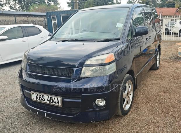 Toyota Voxy 2005 Blue