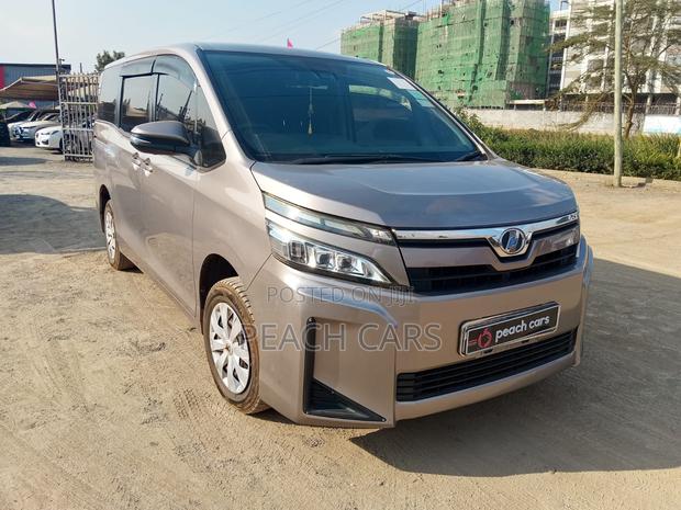 Toyota Voxy 2018