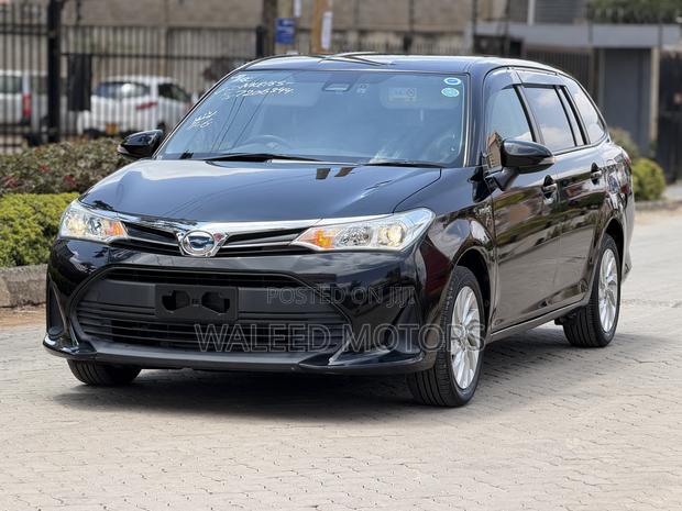 Toyota Corolla Fielder 1.5 Hybrid FWD 2019 Black